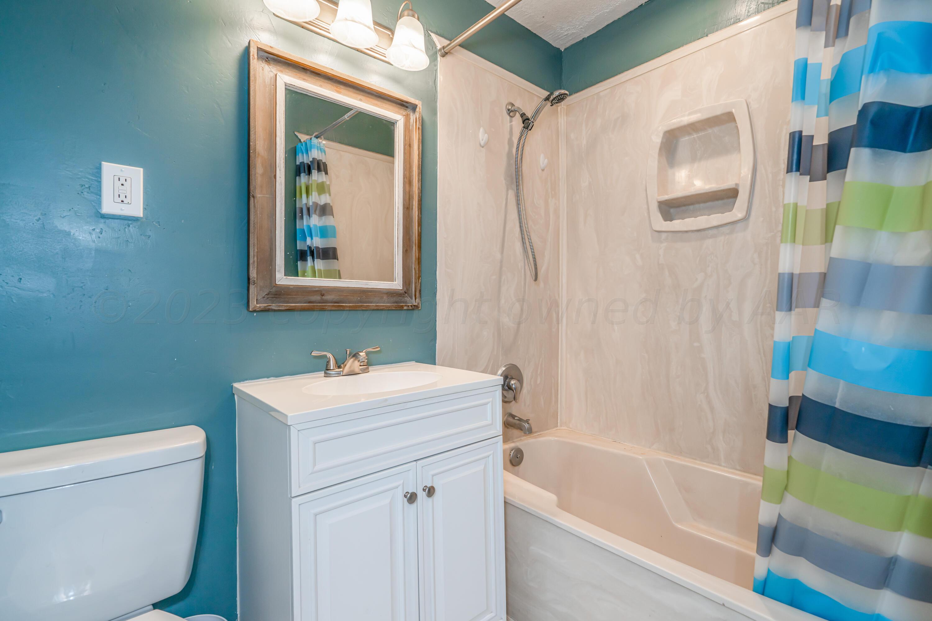 3803 South Jackson Street Amarillo, TX 79110 - Photo 19 of 23 3803 S Jackson-19 BATHROOM 2