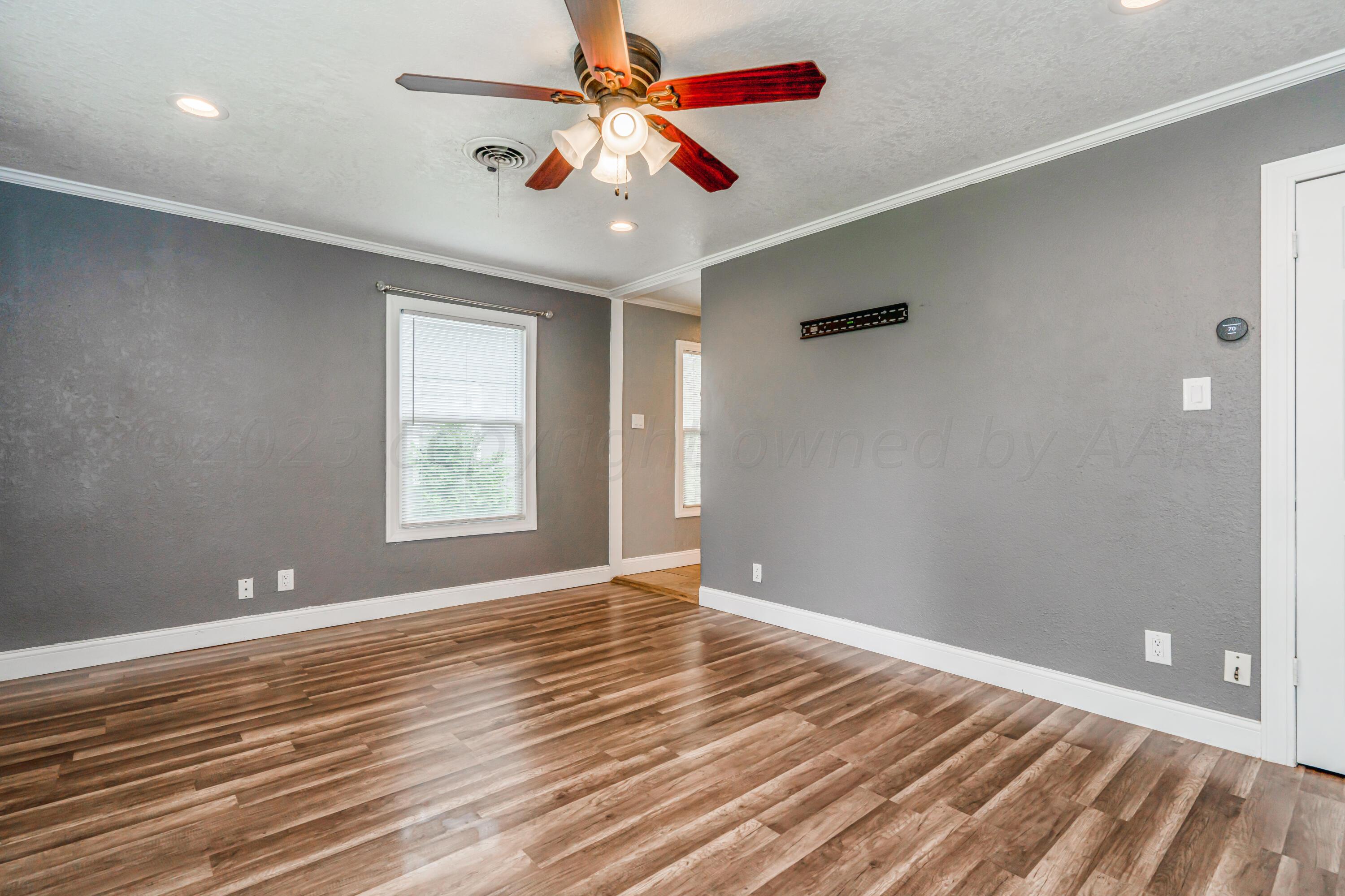 3803 South Jackson Street Amarillo, TX 79110 - Photo 3 of 23 3803 S Jackson-7 LR