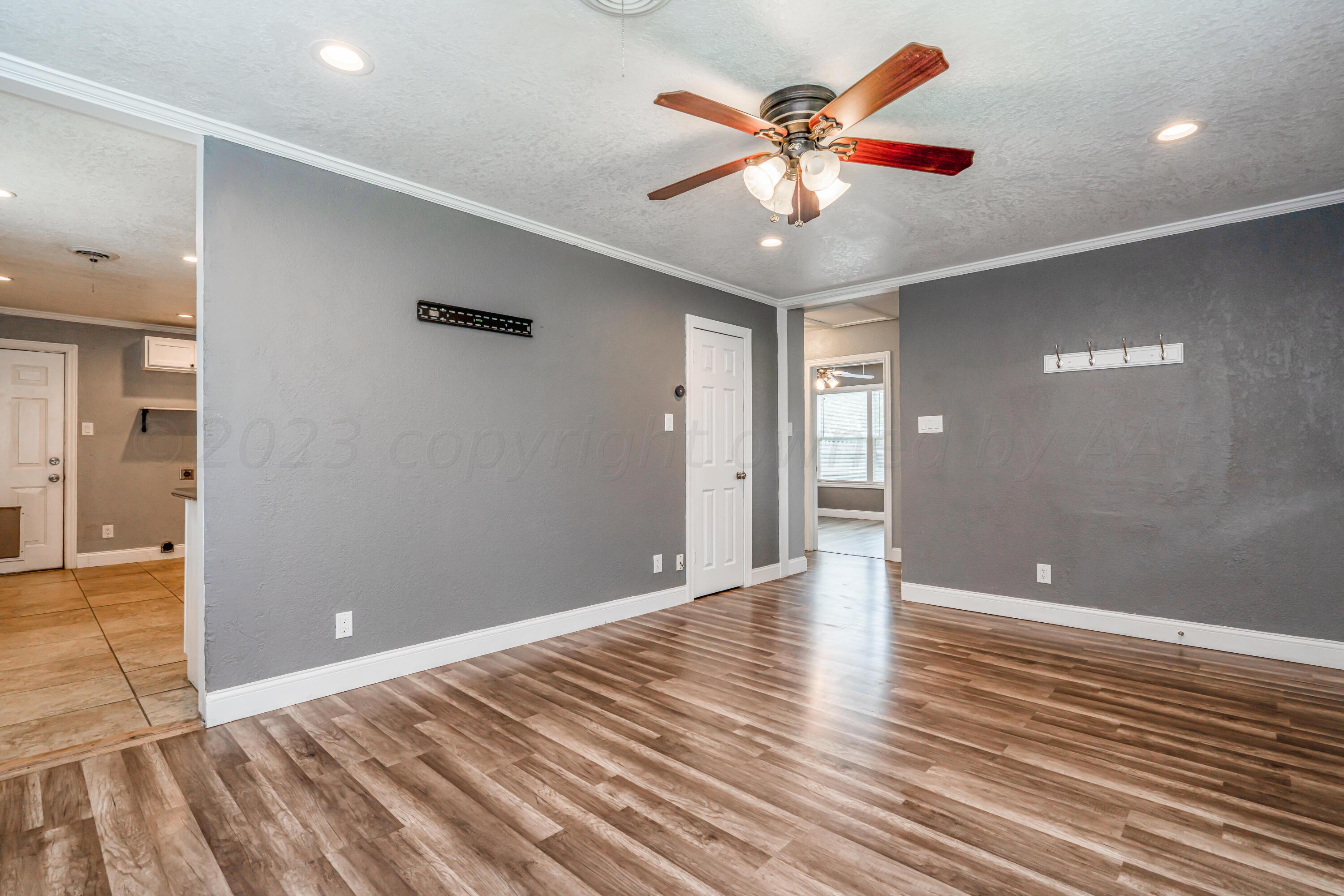 3803 South Jackson Street Amarillo, TX 79110 - Photo 5 of 23 3803 S Jackson-5 LR