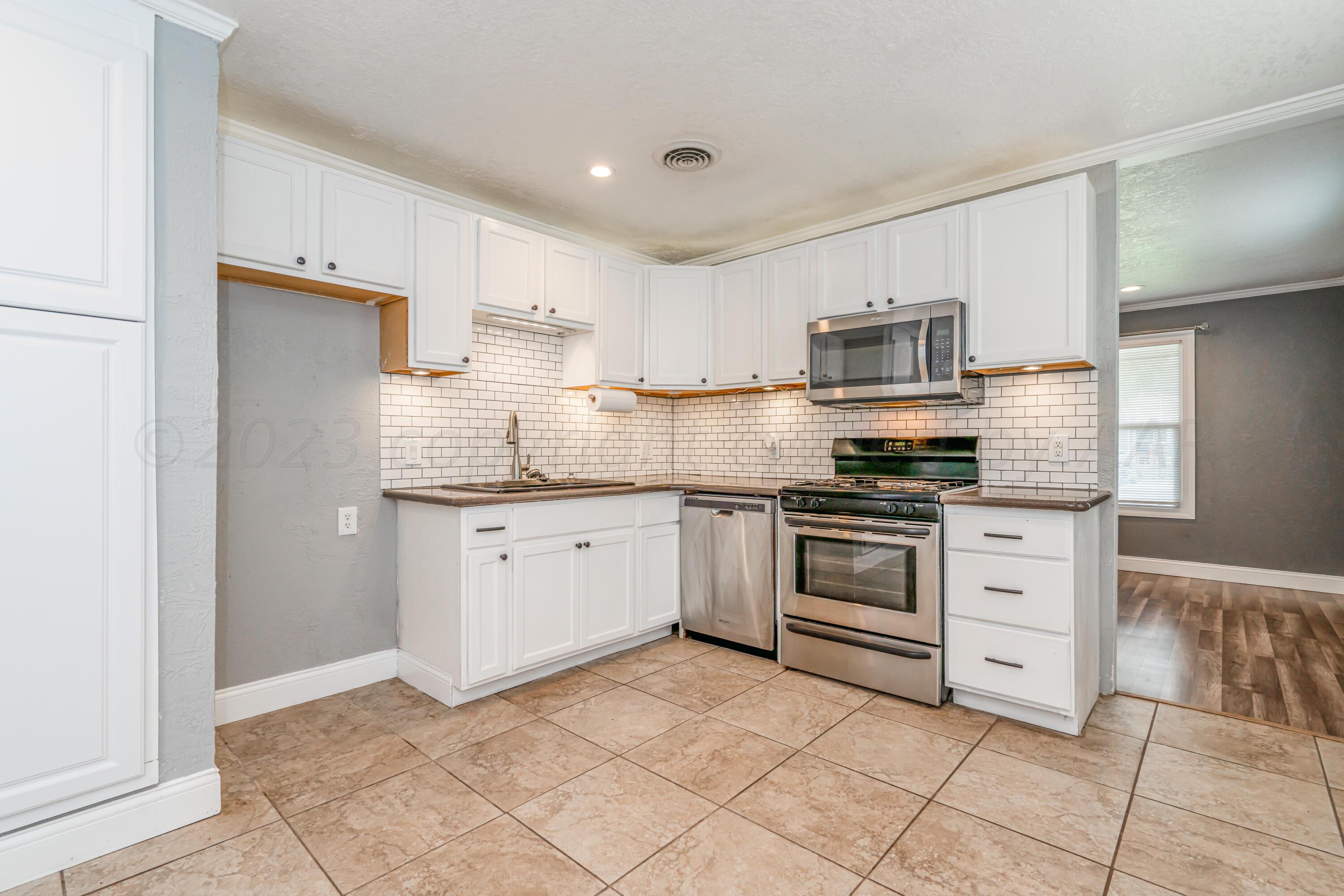 3803 South Jackson Street Amarillo, TX 79110 - Photo 9 of 23 3803 S Jackson-10 KITCHEN