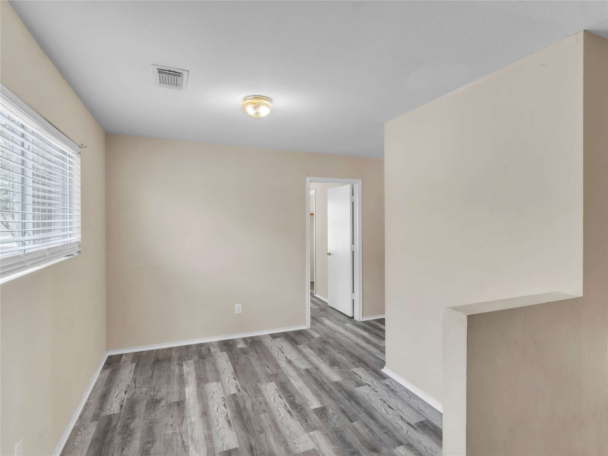 12830 Windy Summer Lane Houston, TX 77044 - Photo 17 of 33 Second floor hallway