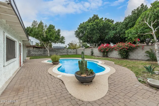 $387,500 | 3029 West Shaw Butte Drive, Phoenix, AZ 85029