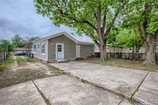 $1,700 | 517 Hicks Avenue, San Antonio, TX 78210