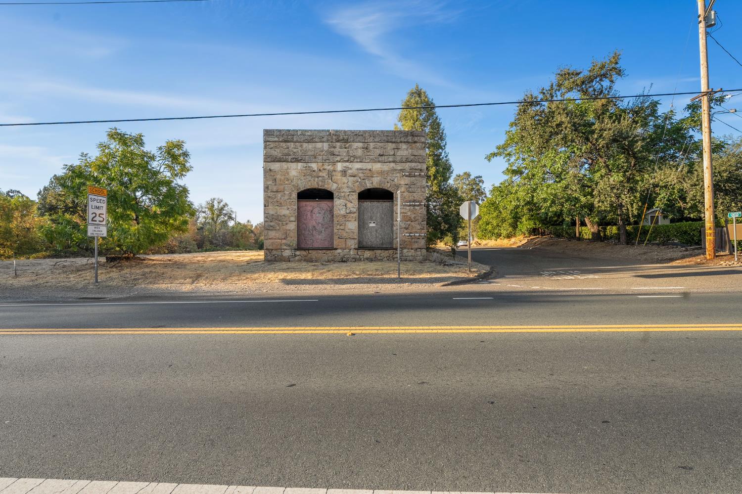 425 Pleasant Valley Road Diamond Springs, CA 95667 - Photo 9 of 19 a front view of a house with yard