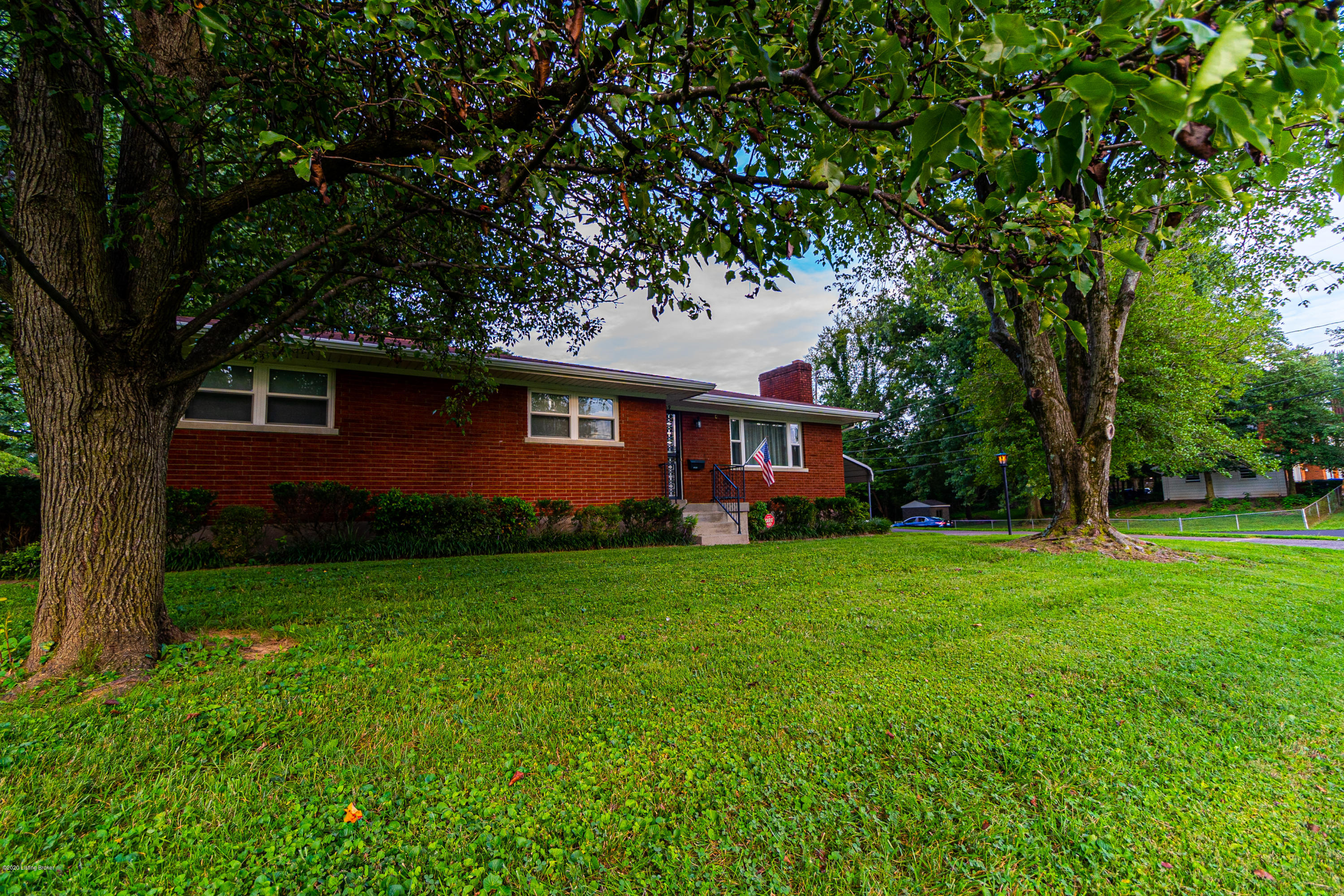 6809 Fernhaven Road Louisville, KY 40228 - Photo 3 of 35 Front elevation
