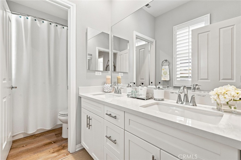 3159 London Oxnard, CA 93036 - Photo 35 of 50 Upstairs hall bathroom