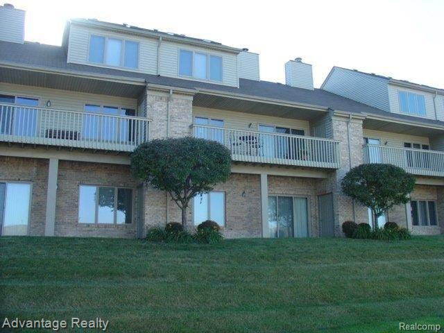 1935 River Road, Unit 28 St. Clair, MI 48079 - Photo 6 of 25 1935 River Rd. #28 045.jpg