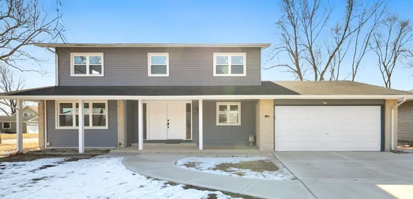 $569,900 | 99 Essex Road, Elk Grove Village, IL 60007