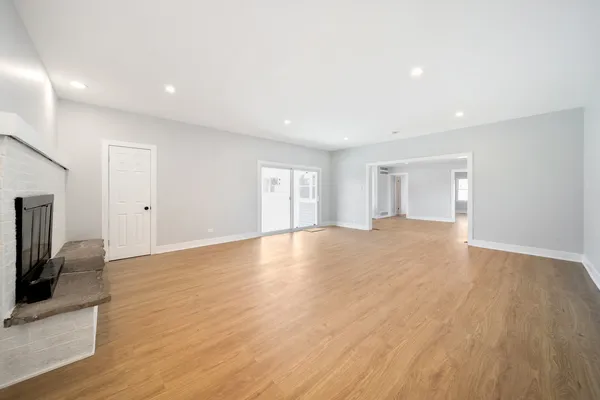 $569,900 | 99 Essex Road, Elk Grove Village, IL 60007