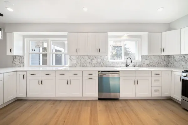 $569,900 | 99 Essex Road, Elk Grove Village, IL 60007