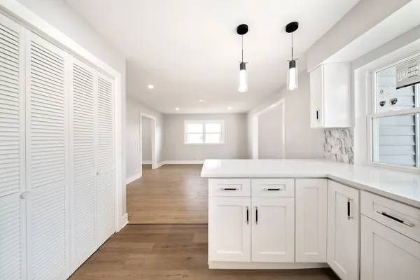 $569,900 | 99 Essex Road, Elk Grove Village, IL 60007