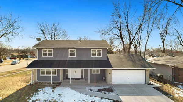 $569,900 | 99 Essex Road, Elk Grove Village, IL 60007