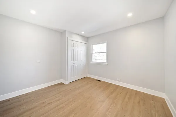 $569,900 | 99 Essex Road, Elk Grove Village, IL 60007