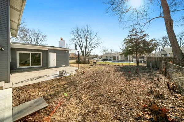 $569,900 | 99 Essex Road, Elk Grove Village, IL 60007