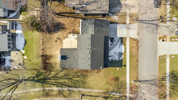 $569,900 | 99 Essex Road, Elk Grove Village, IL 60007