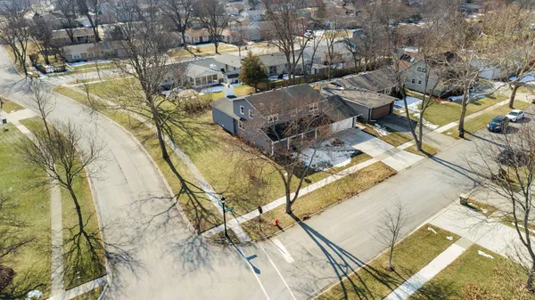 $569,900 | 99 Essex Road, Elk Grove Village, IL 60007