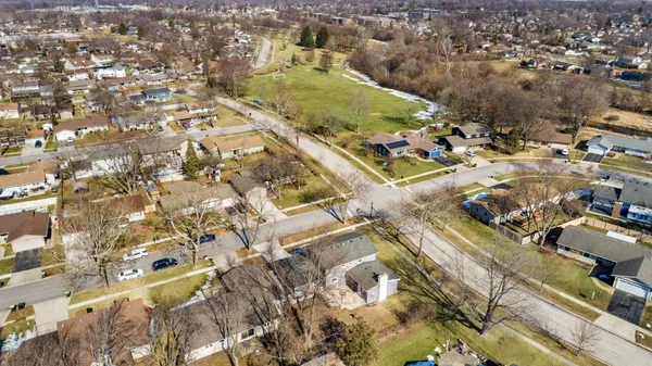 $569,900 | 99 Essex Road, Elk Grove Village, IL 60007