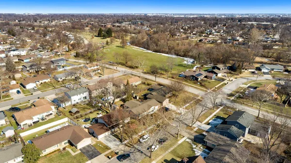 $569,900 | 99 Essex Road, Elk Grove Village, IL 60007