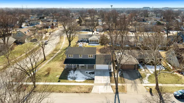 $569,900 | 99 Essex Road, Elk Grove Village, IL 60007