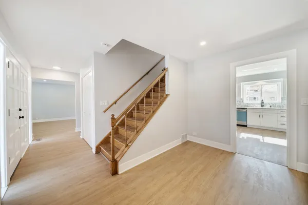 $569,900 | 99 Essex Road, Elk Grove Village, IL 60007