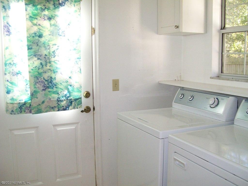 3333 Carmel Road St. Augustine, FL 32086 - Photo 8 of 12 a utility room with dryer and washer