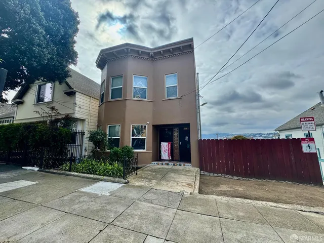a house view with a outdoor space