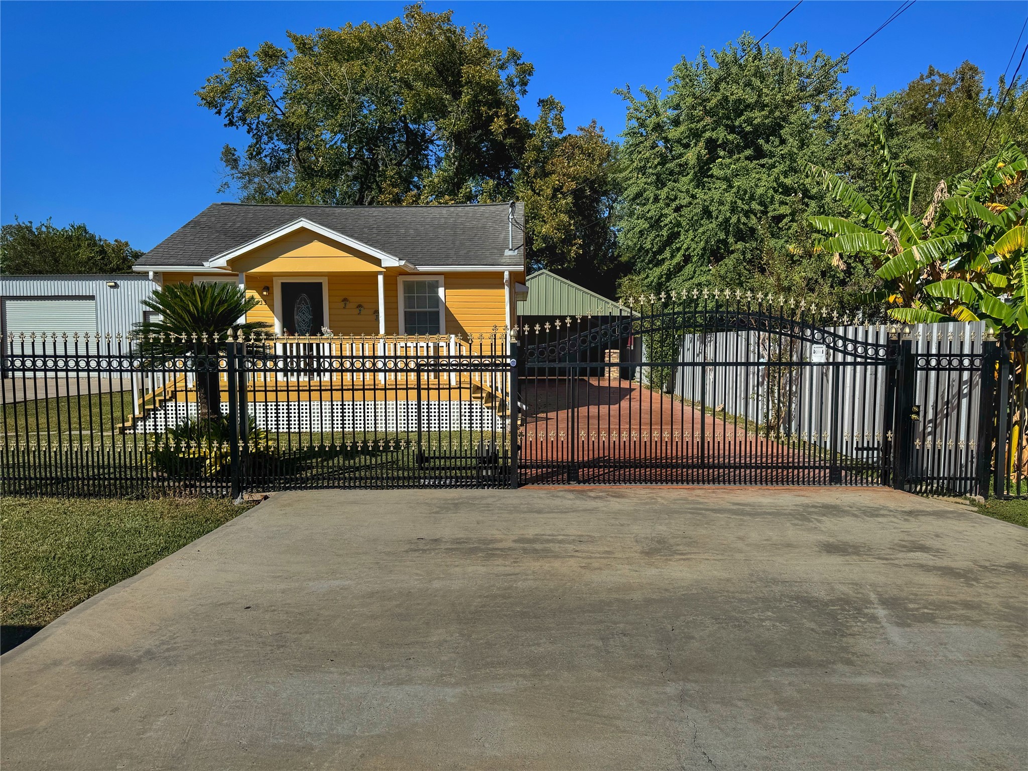 2633 Hollis Street Houston, TX 77093 - Photo 2 of 32 a front view of a house having yard