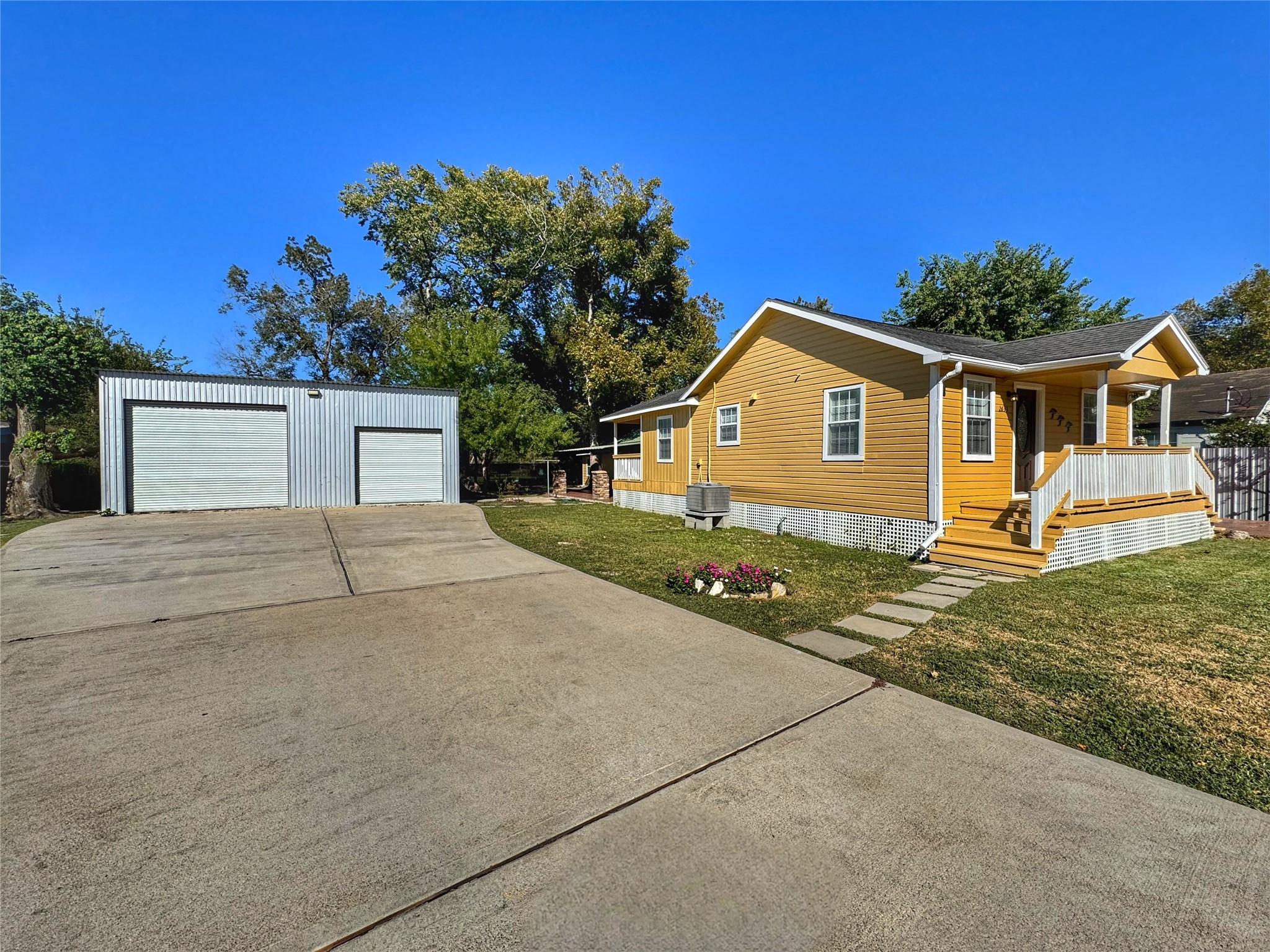 2633 Hollis Street Houston, TX 77093 - Photo 26 of 32 front view of a house with a yard
