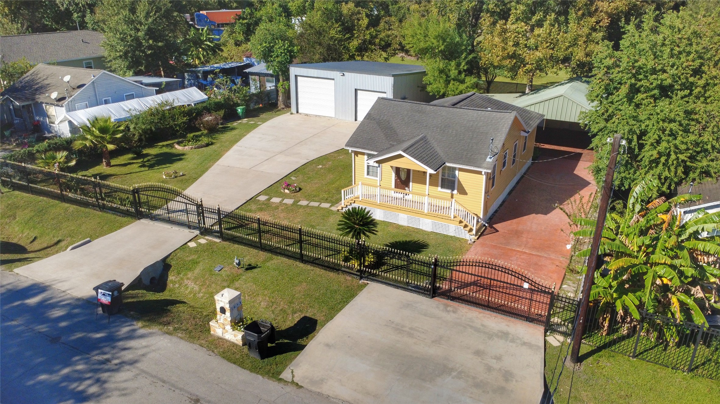 2633 Hollis Street Houston, TX 77093 - Photo 31 of 32 an aerial view of a house with a garden and plants