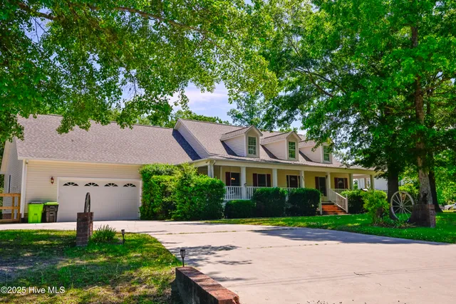 $2,400 | 237 Riverbend Road, Jacksonville, NC 28540