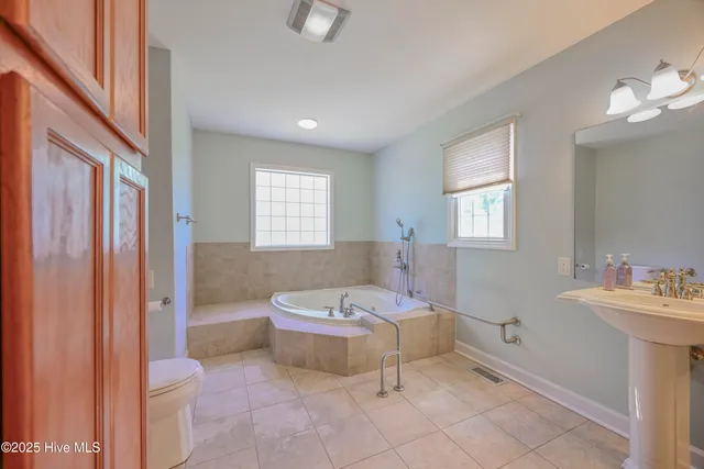 $2,400 | 237 Riverbend Road, Jacksonville, NC 28540