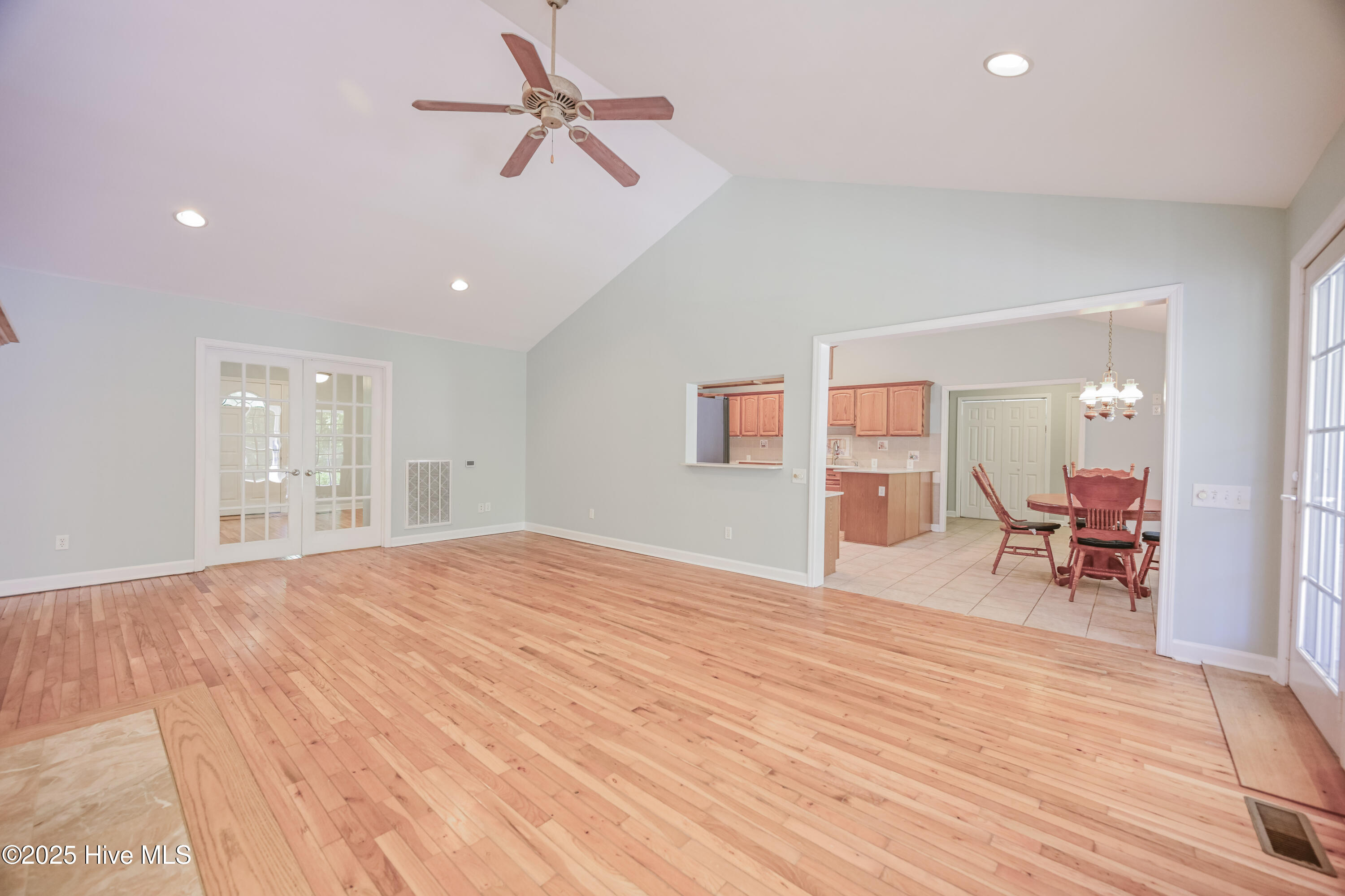 237 Riverbend Road Jacksonville, NC 28540 - Photo 14 of 39 Main Living Area
