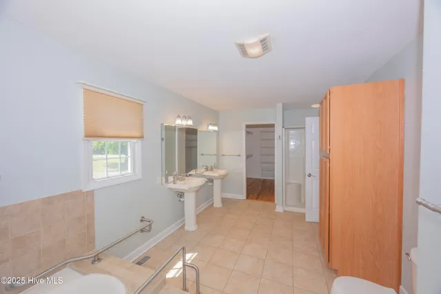 $2,400 | 237 Riverbend Road, Jacksonville, NC 28540