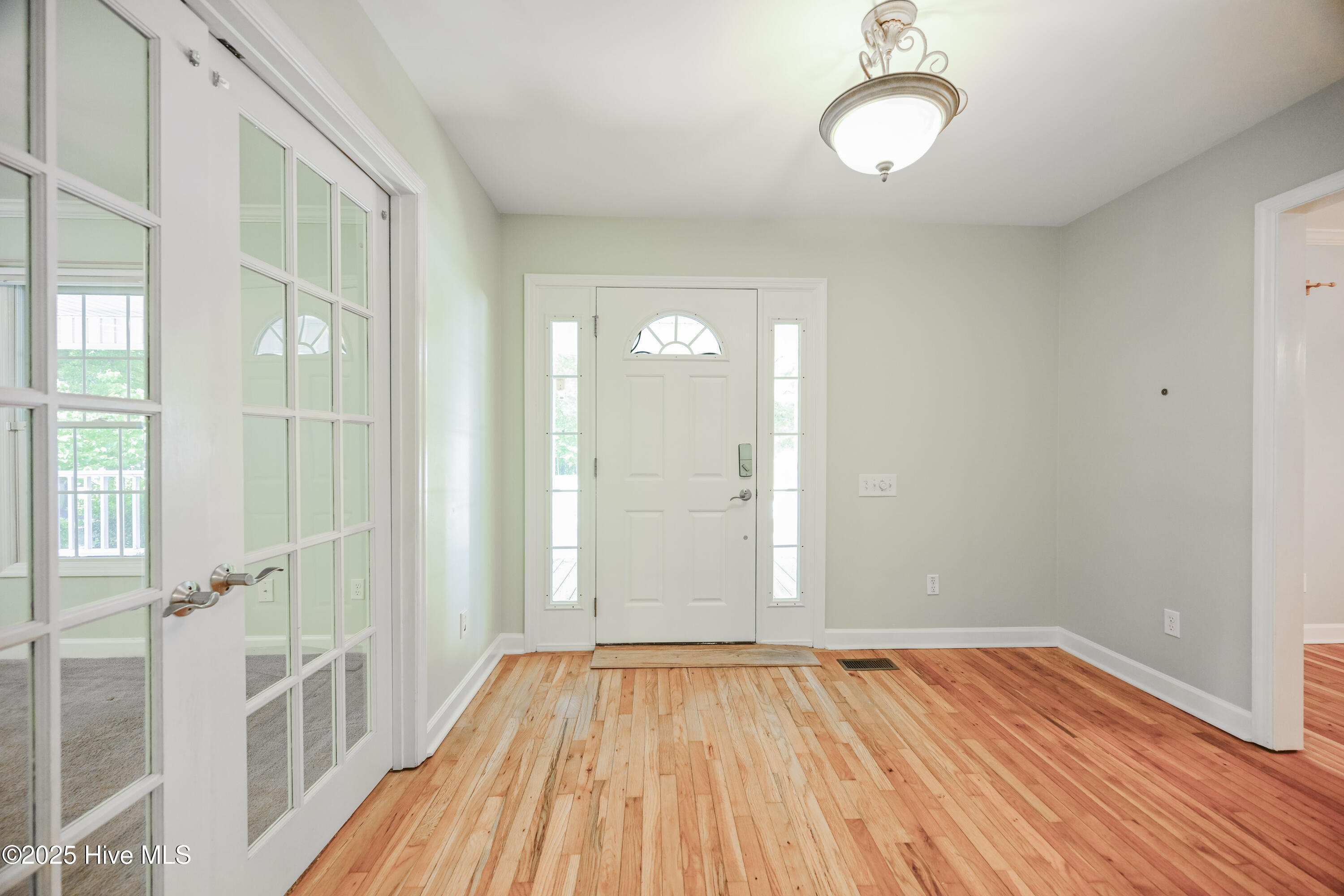 237 Riverbend Road Jacksonville, NC 28540 - Photo 3 of 39 Entryway