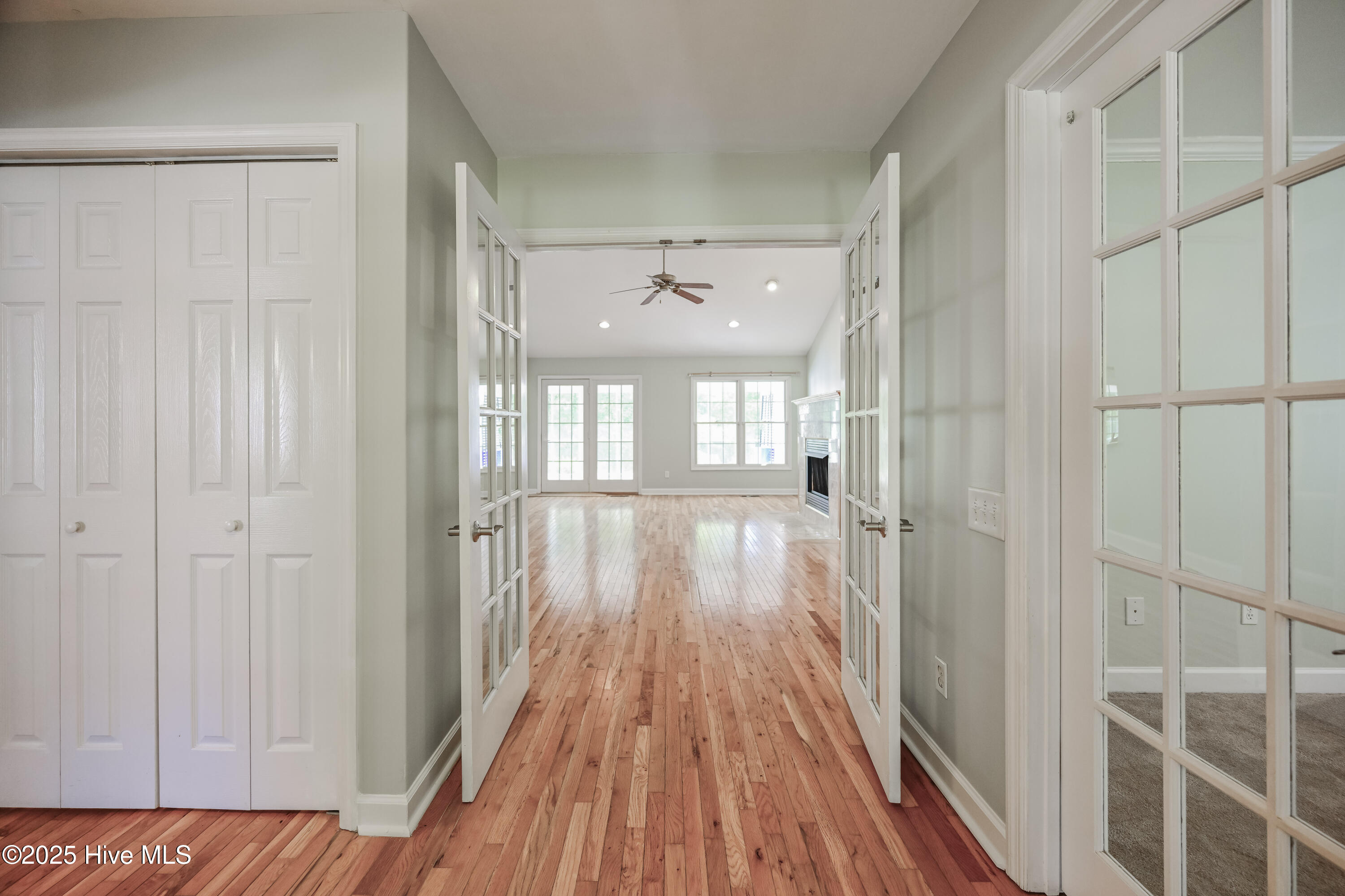 237 Riverbend Road Jacksonville, NC 28540 - Photo 4 of 39 Entryway