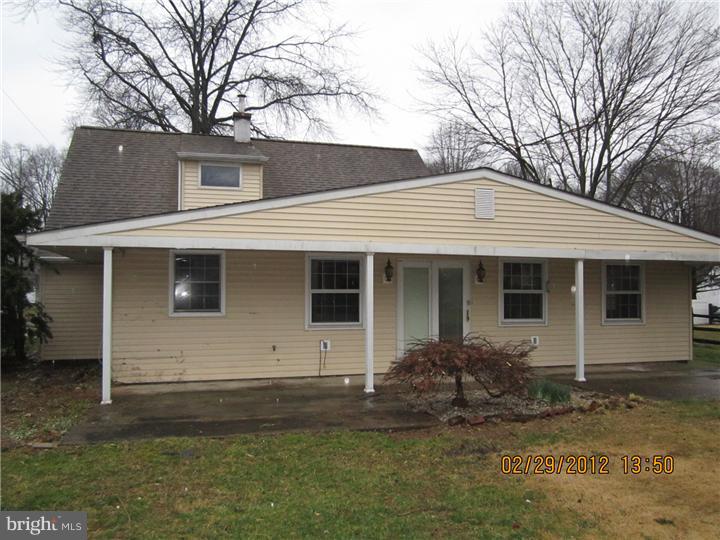 8 Long Loop Road Levittown, PA 19056 - Photo 2 of 7 Exterior Back