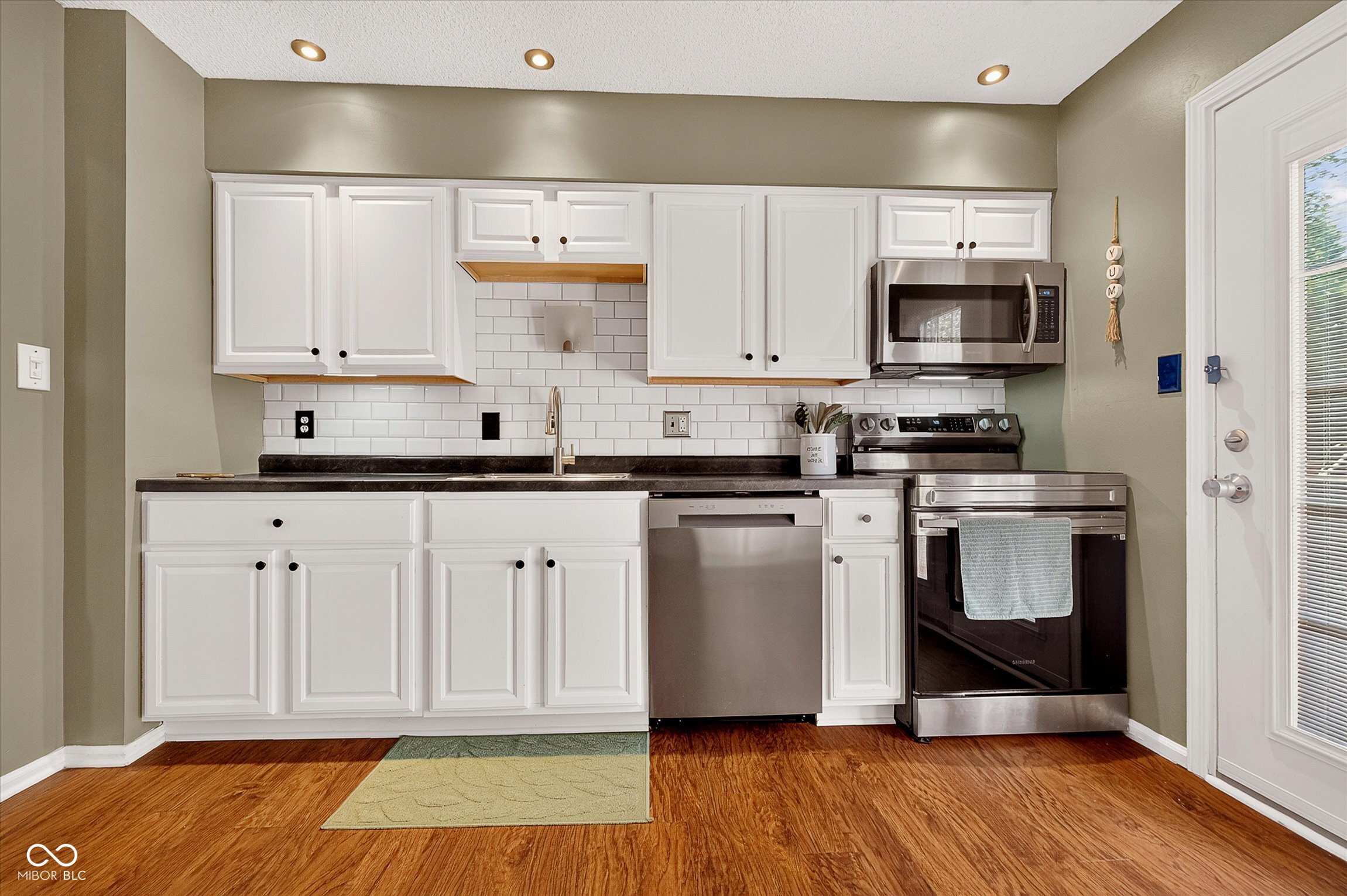 8205 Castleton Boulevard Indianapolis, IN 46256 - Photo 10 of 40
