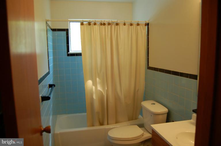 888 Turkey Point Road North East, MD 21901 - Photo 5 of 13 Bath