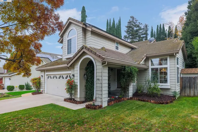 a view of house with a outdoor space