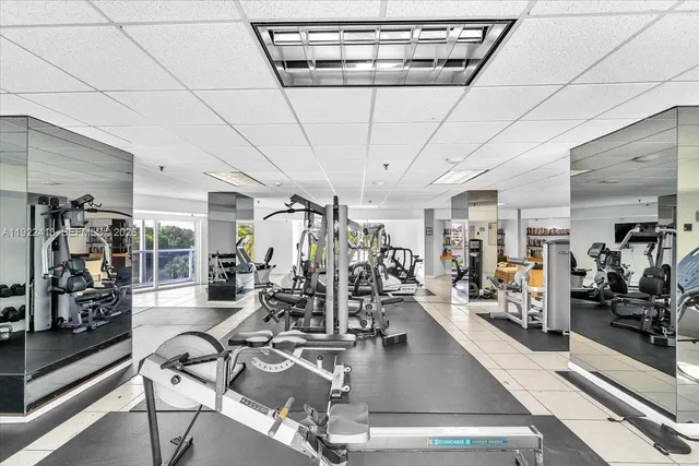 $4,500 | 2401 Collins Avenue, Unit 1807, Miami Beach, FL 33140