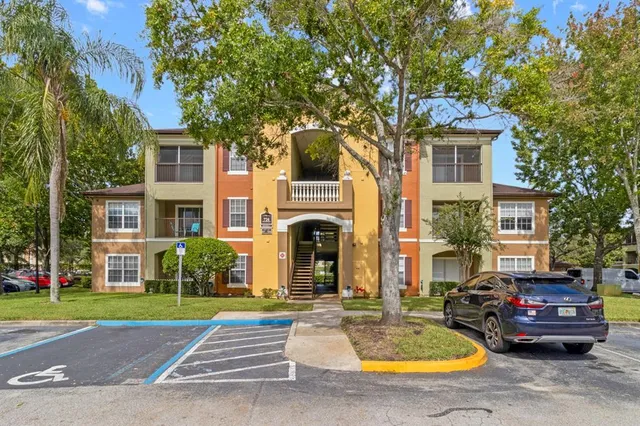 $295,000 | 724 Crest Pines Drive, Unit 511, Orlando, FL 32828