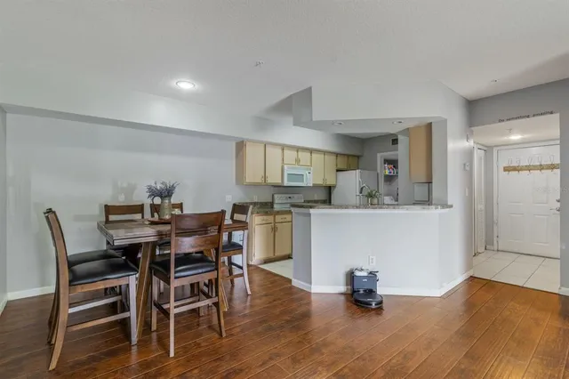 $295,000 | 724 Crest Pines Drive, Unit 511, Orlando, FL 32828