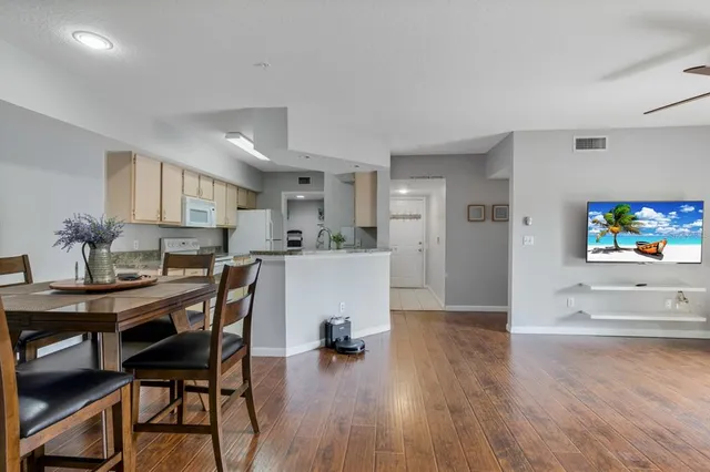 $295,000 | 724 Crest Pines Drive, Unit 511, Orlando, FL 32828