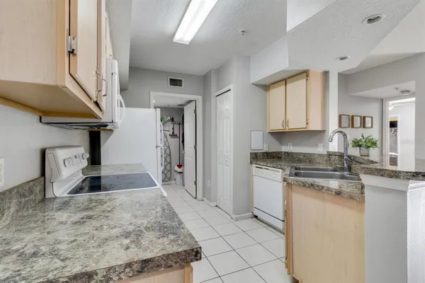 $275,000 | 724 Crest Pines Drive, Unit 511, Orlando, FL 32828