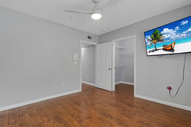 $295,000 | 724 Crest Pines Drive, Unit 511, Orlando, FL 32828