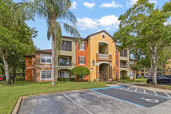 $275,000 | 724 Crest Pines Drive, Unit 511, Orlando, FL 32828