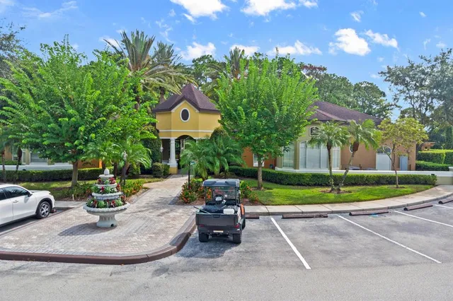$295,000 | 724 Crest Pines Drive, Unit 511, Orlando, FL 32828