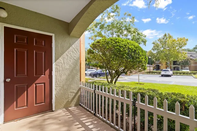 $295,000 | 724 Crest Pines Drive, Unit 511, Orlando, FL 32828