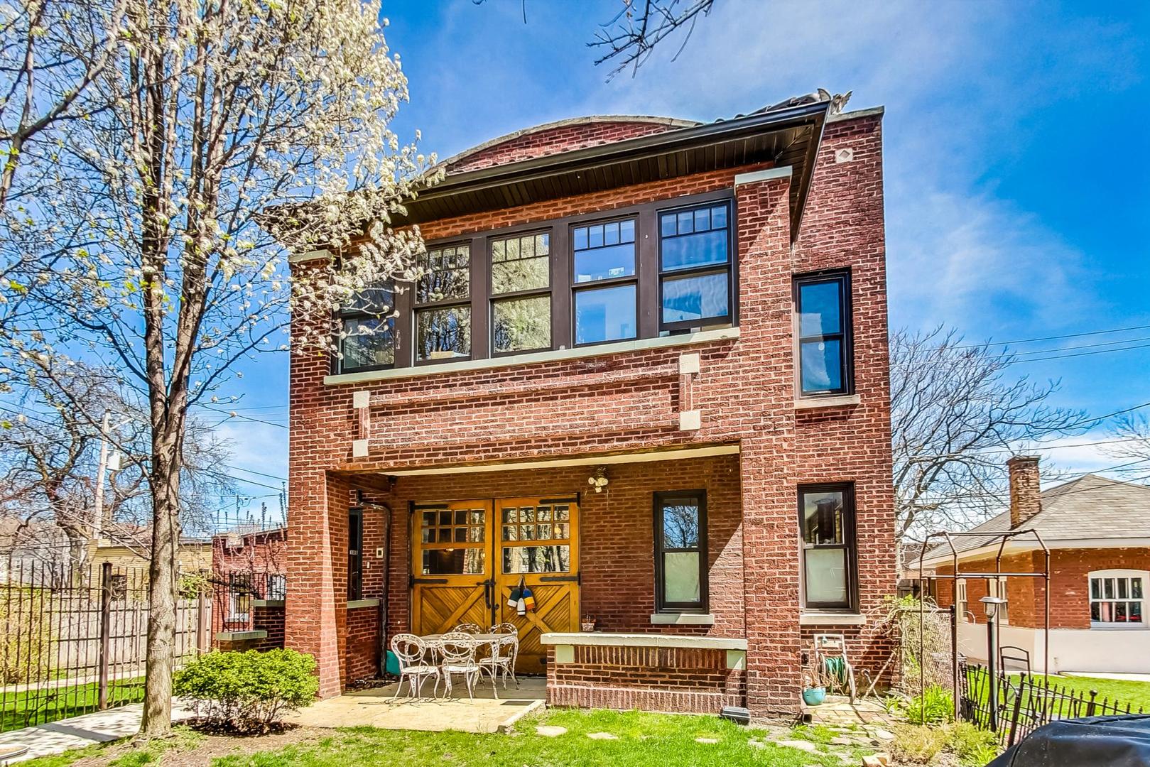 1835 North Humboldt Boulevard Chicago, IL 60647 - Photo 1 of 33 front view of house with a yard