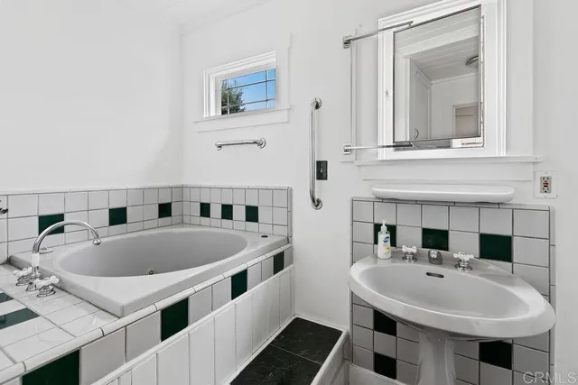 $4,500 | 4531 Date Avenue, La Mesa, CA 91941